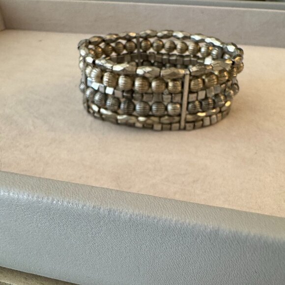 Stretch 6 row, all connected bracelet - Picture 4 of 7